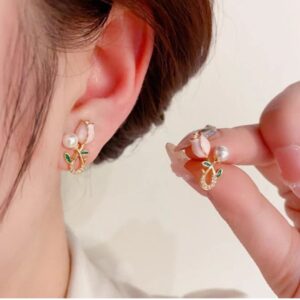 Tulip Pearl Earring